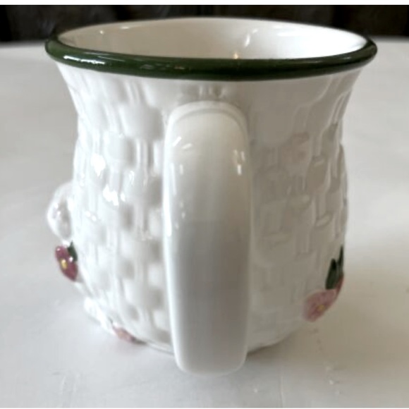 🐇Vintage Avon Bunny Large Coffee Mug White Basket Weave~Set of 2🪺 - Picture 4 of 8